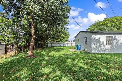 Villa ou maison à vendre à Miami Gardens, Floride: 3 chambres, 89.19 m2 № 2087905 - photo 6