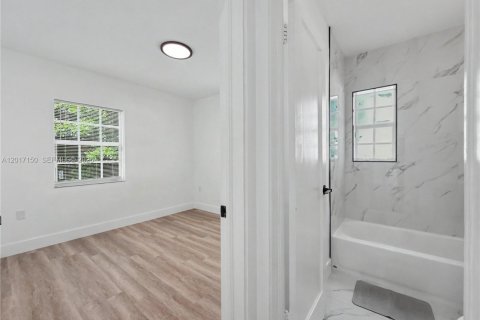 Villa ou maison à vendre à Miami Gardens, Floride: 3 chambres, 89.19 m2 № 2087905 - photo 19