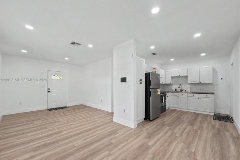 Villa ou maison à vendre à Miami Gardens, Floride: 3 chambres, 89.19 m2 № 2087905 - photo 26