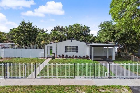 Villa ou maison à vendre à Miami Gardens, Floride: 3 chambres, 89.19 m2 № 2087905 - photo 4