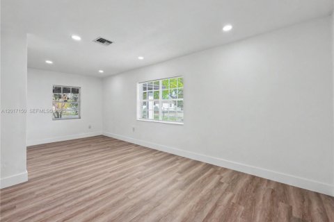 Villa ou maison à vendre à Miami Gardens, Floride: 3 chambres, 89.19 m2 № 2087905 - photo 13