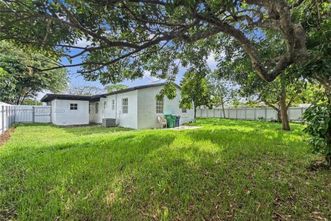 Villa ou maison à vendre à Miami Gardens, Floride: 3 chambres, 89.19 m2 № 2087905 - photo 7