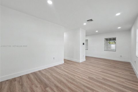 Villa ou maison à vendre à Miami Gardens, Floride: 3 chambres, 89.19 m2 № 2087905 - photo 15