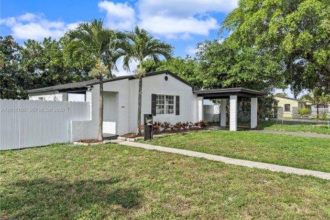 Villa ou maison à vendre à Miami Gardens, Floride: 3 chambres, 89.19 m2 № 2087905 - photo 10