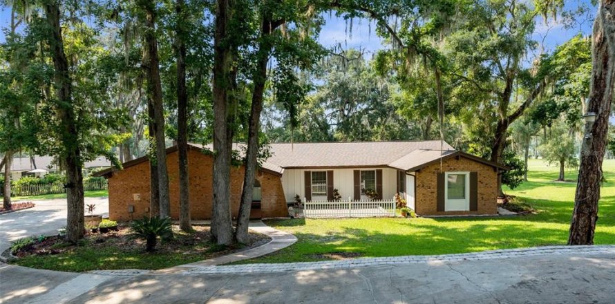 Villa ou maison à Brooksville, Floride 4 chambres, 255.39 m2 № 1802219