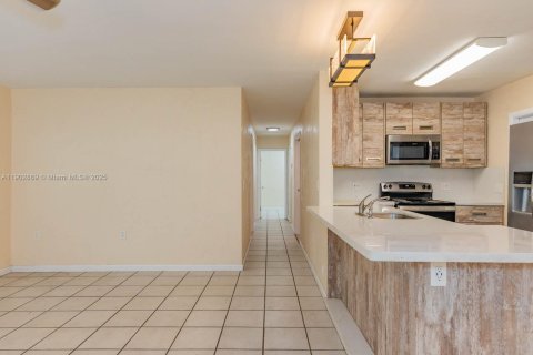 Villa ou maison à louer à Hollywood, Floride: 3 chambres, 94.02 m2 № 1956034 - photo 7