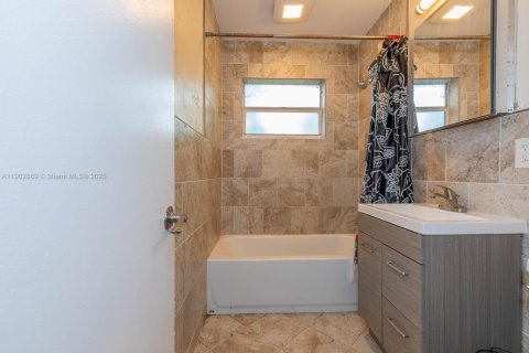 Villa ou maison à louer à Hollywood, Floride: 3 chambres, 94.02 m2 № 1956034 - photo 14