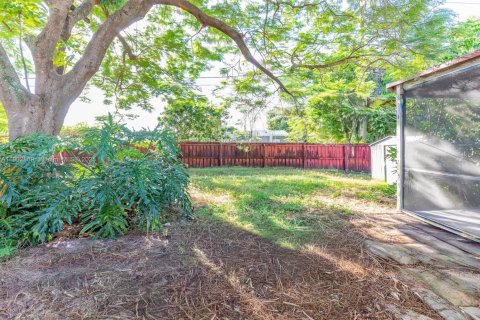 Villa ou maison à louer à Hollywood, Floride: 3 chambres, 94.02 m2 № 1956034 - photo 21