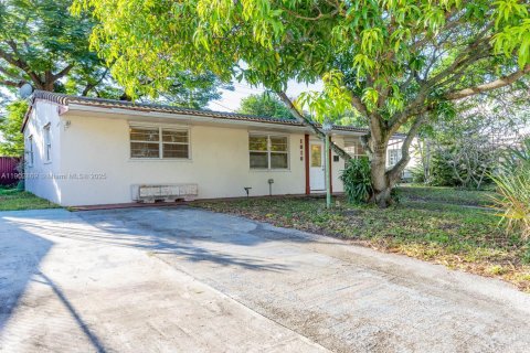 Villa ou maison à louer à Hollywood, Floride: 3 chambres, 94.02 m2 № 1956034 - photo 1