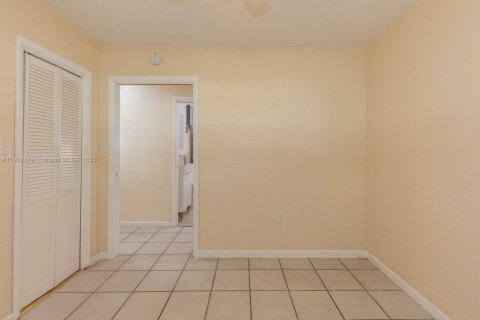 Villa ou maison à louer à Hollywood, Floride: 3 chambres, 94.02 m2 № 1956034 - photo 13