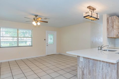 Villa ou maison à louer à Hollywood, Floride: 3 chambres, 94.02 m2 № 1956034 - photo 6