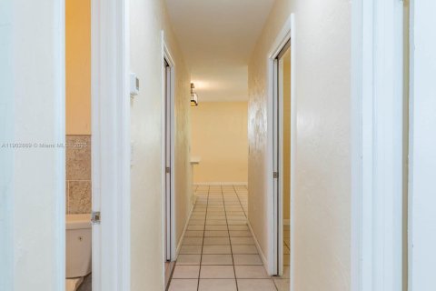 Villa ou maison à louer à Hollywood, Floride: 3 chambres, 94.02 m2 № 1956034 - photo 20