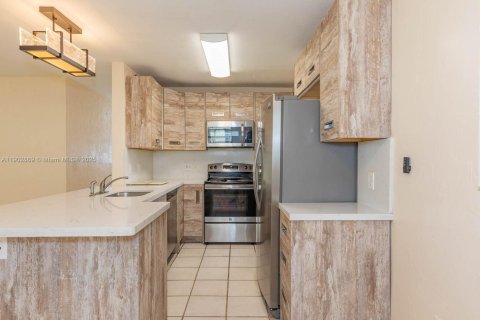 Villa ou maison à louer à Hollywood, Floride: 3 chambres, 94.02 m2 № 1956034 - photo 5