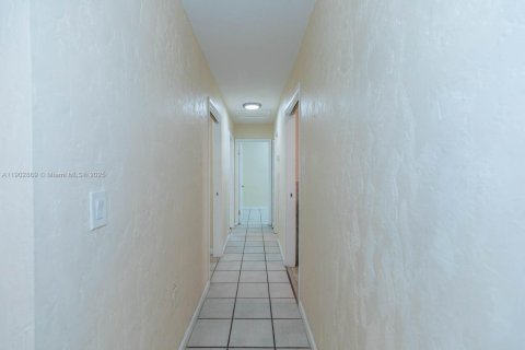 Villa ou maison à louer à Hollywood, Floride: 3 chambres, 94.02 m2 № 1956034 - photo 8