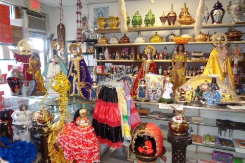 Commercial property in Hollywood, Florida № 1971729 - photo 16