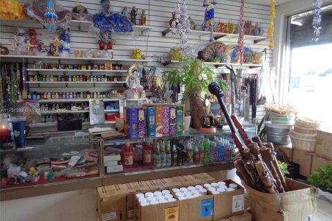 Commercial property in Hollywood, Florida № 1971729 - photo 11