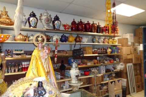 Commercial property in Hollywood, Florida № 1971729 - photo 19