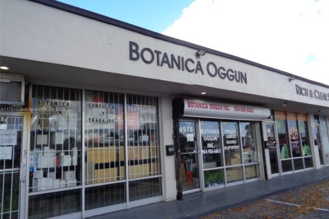 Commercial property in Hollywood, Florida № 1971729 - photo 3