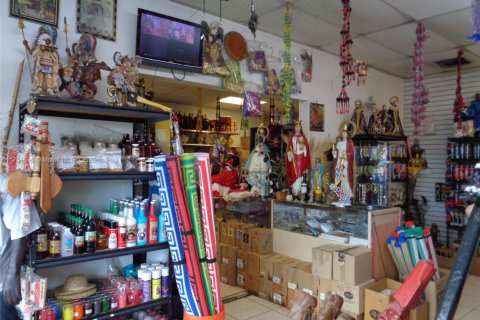 Commercial property in Hollywood, Florida № 1971729 - photo 7