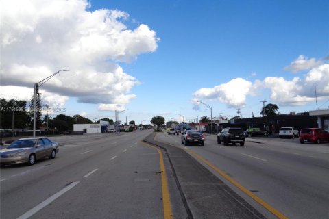 Commercial property in Hollywood, Florida № 1971729 - photo 23