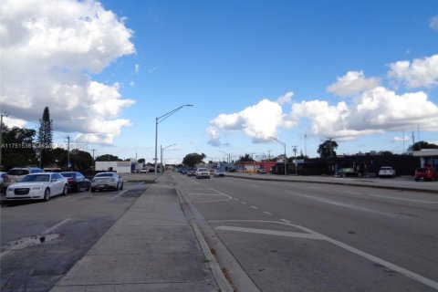 Commercial property in Hollywood, Florida № 1971729 - photo 22