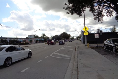 Commercial property in Hollywood, Florida № 1971729 - photo 24