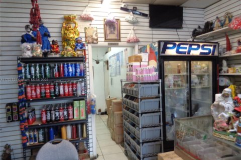 Commercial property in Hollywood, Florida № 1971729 - photo 13