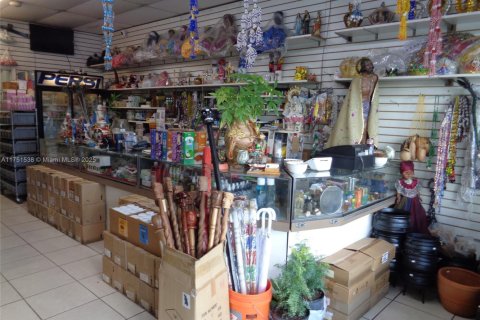 Commercial property in Hollywood, Florida № 1971729 - photo 9