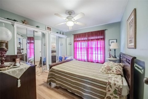 House in Winter Haven, Florida 4 bedrooms, 333.15 sq.m. № 1687831 - photo 22