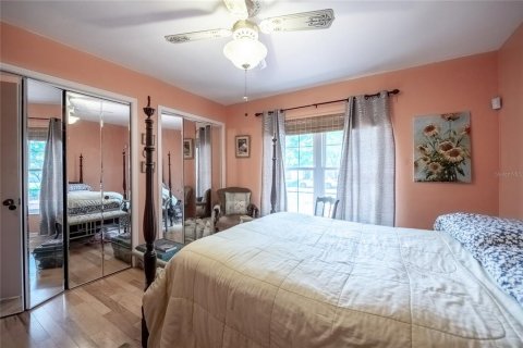 House in Winter Haven, Florida 4 bedrooms, 333.15 sq.m. № 1687831 - photo 15