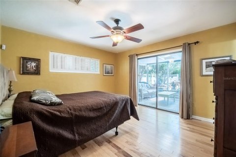 House in Winter Haven, Florida 4 bedrooms, 333.15 sq.m. № 1687831 - photo 17