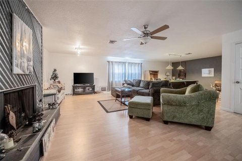House in Winter Haven, Florida 4 bedrooms, 333.15 sq.m. № 1687831 - photo 11