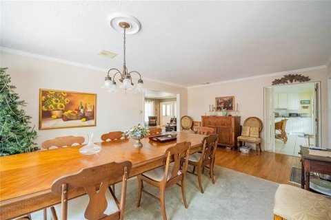 House in Winter Haven, Florida 4 bedrooms, 333.15 sq.m. № 1687831 - photo 8