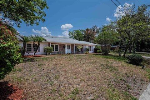House in Winter Haven, Florida 4 bedrooms, 333.15 sq.m. № 1687831 - photo 24