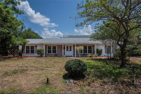 House in Winter Haven, Florida 4 bedrooms, 333.15 sq.m. № 1687831 - photo 23