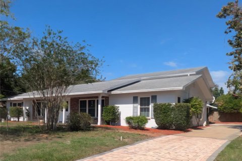 House in Winter Haven, Florida 4 bedrooms, 333.15 sq.m. № 1687831 - photo 1
