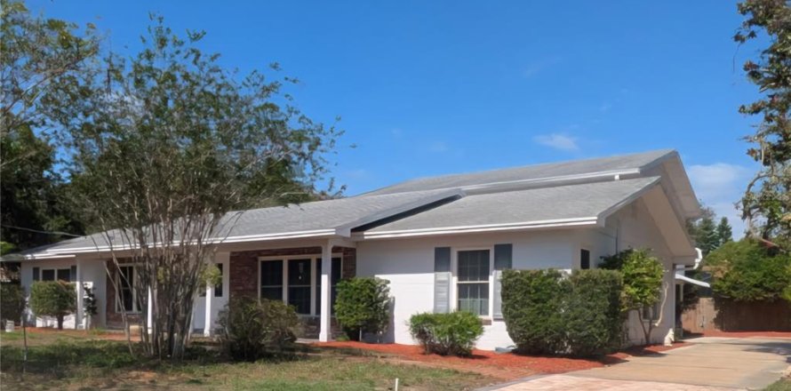 House in Winter Haven, Florida 4 bedrooms, 333.15 sq.m. № 1687831