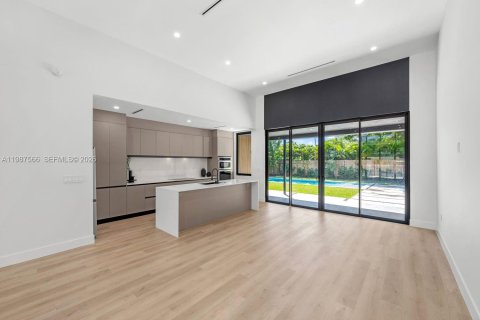 Villa ou maison à vendre à Miami, Floride: 5 chambres, 229.65 m2 № 2154963 - photo 11
