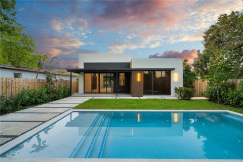 Villa ou maison à vendre à Miami, Floride: 5 chambres, 229.65 m2 № 2154963 - photo 3