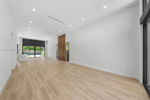 Villa ou maison à vendre à Miami, Floride: 5 chambres, 229.65 m2 № 2154963 - photo 8