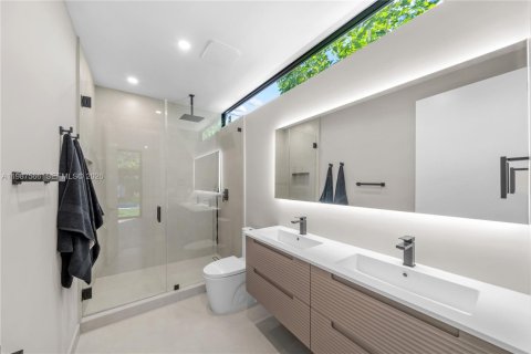 Villa ou maison à vendre à Miami, Floride: 5 chambres, 229.65 m2 № 2154963 - photo 23