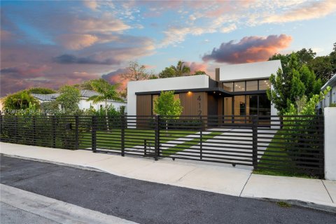Villa ou maison à vendre à Miami, Floride: 5 chambres, 229.65 m2 № 2154963 - photo 18
