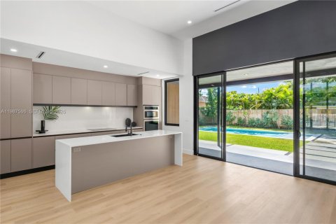 Villa ou maison à vendre à Miami, Floride: 5 chambres, 229.65 m2 № 2154963 - photo 12