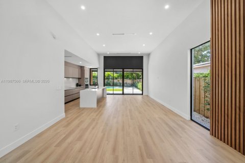 Villa ou maison à vendre à Miami, Floride: 5 chambres, 229.65 m2 № 2154963 - photo 10