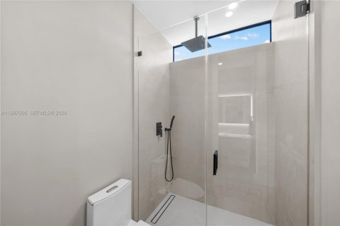Villa ou maison à vendre à Miami, Floride: 5 chambres, 229.65 m2 № 2154963 - photo 28