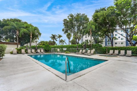 Condo in West Palm Beach, Florida, 2 bedrooms  № 2191610 - photo 9
