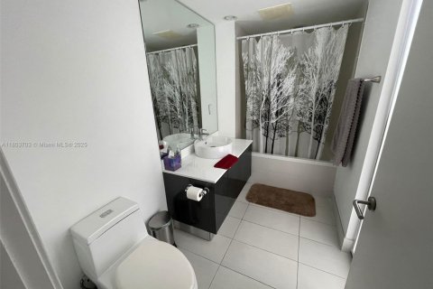 Copropriété à vendre à Miami, Floride: 2 chambres, 84.26 m2 № 1689004 - photo 13