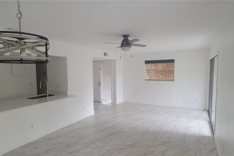 Copropriété à louer à Deltona, Floride: 2 chambres, 83.33 m2 № 2111885 - photo 11