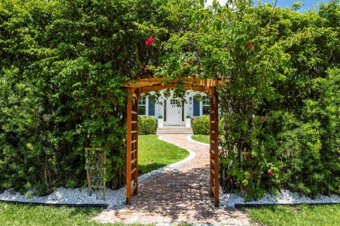 House in Delray Beach, Florida 4 bedrooms, 288 sq.m. № 2170088 - photo 3
