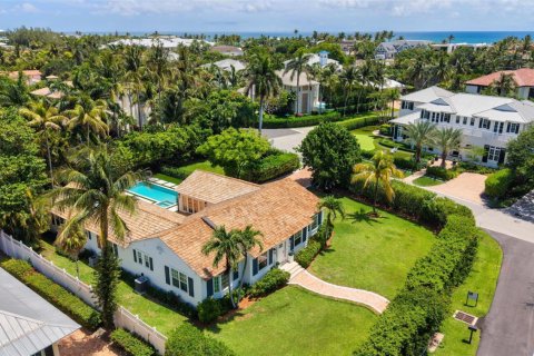 House in Delray Beach, Florida 4 bedrooms, 288 sq.m. № 2170088